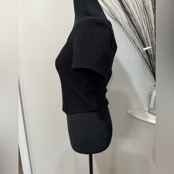 Bozzolo Black Chic and Sleek Minimalist crop Top - Junior Size Large - Picture 3 of 10